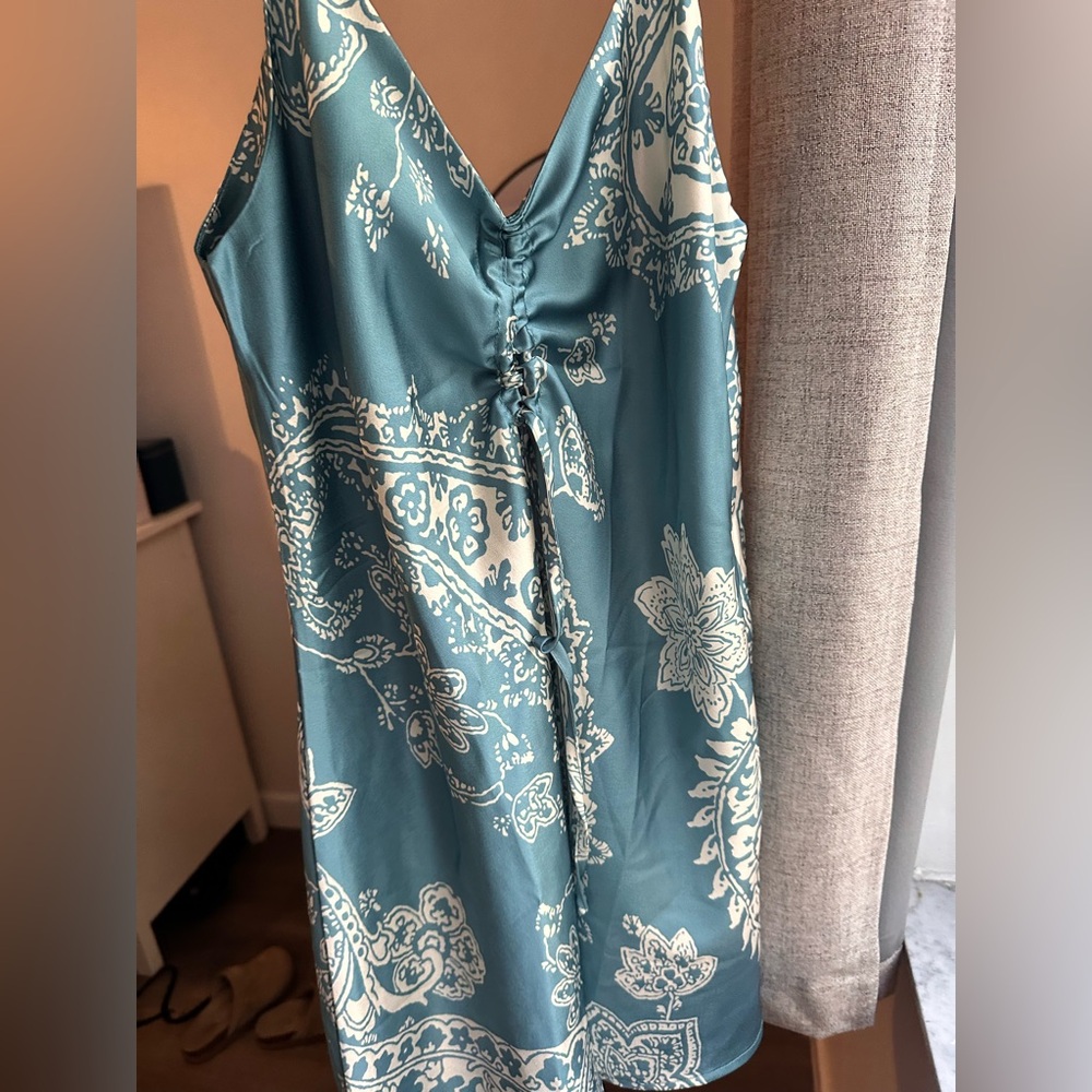 Dress - Picture 2 of 4